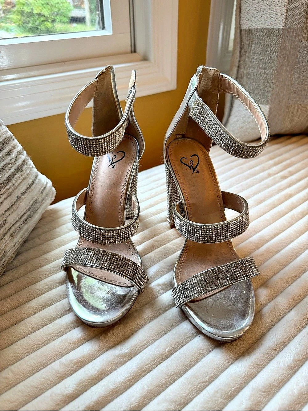 Windsor Shimmer in Rhinestones Block Heel Shoes size 7 Like New